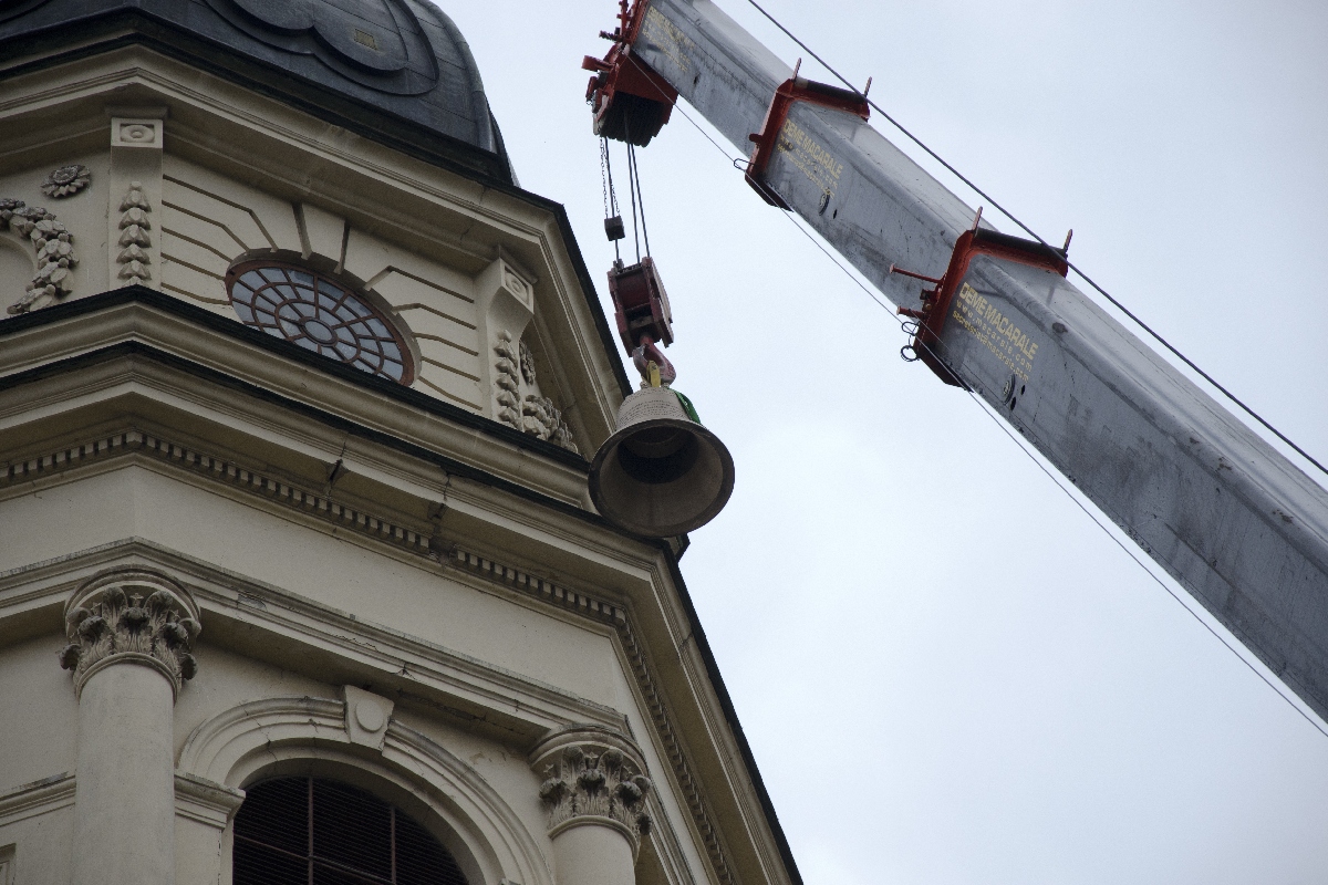 La Catedrala mitropolitană din Iași vor răsuna clopote noi (GALERIE FOTO)