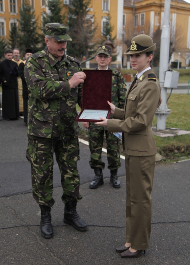 IPS Laurenţiu i-a binecuvântat pe absolvenţii Centrului militar &quot;Decebal&quot;