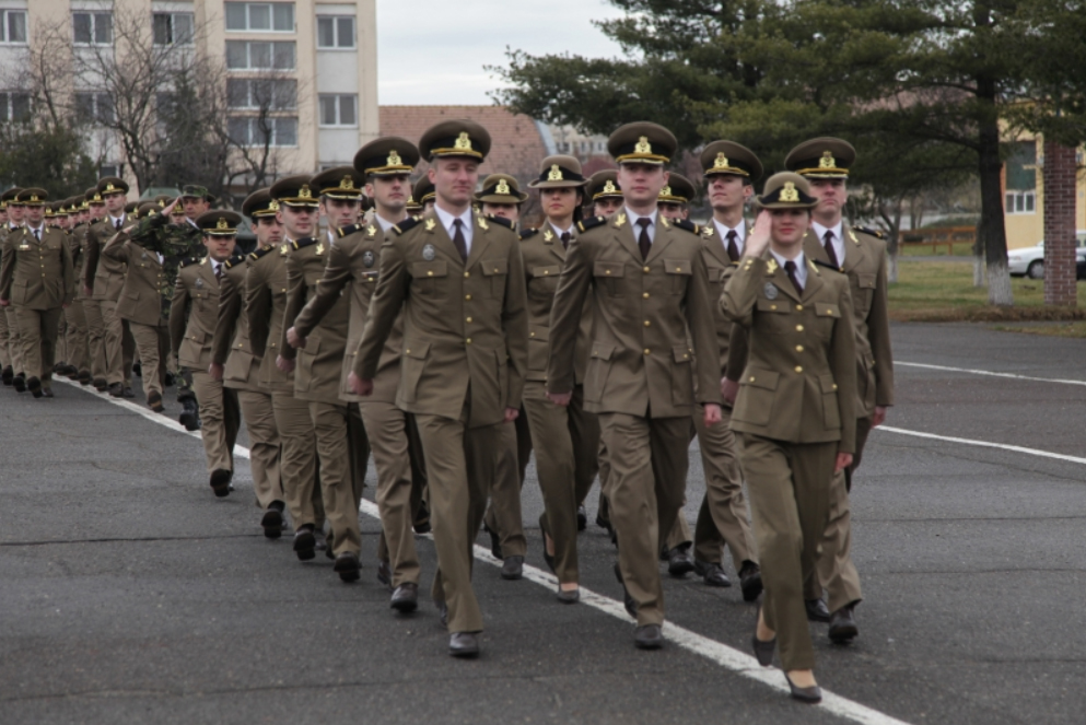IPS Laurenţiu i-a binecuvântat pe absolvenţii Centrului militar &quot;Decebal&quot;