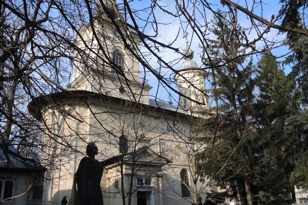 Liturghie arhierească la biserica unde a fost botezat Eminescu