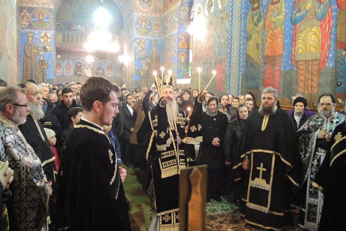 Liturghie arhierească la biserica unde a fost botezat Eminescu