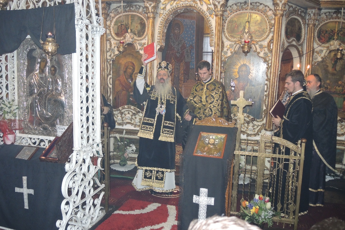 Liturghie arhierească la biserica unde a fost botezat Eminescu