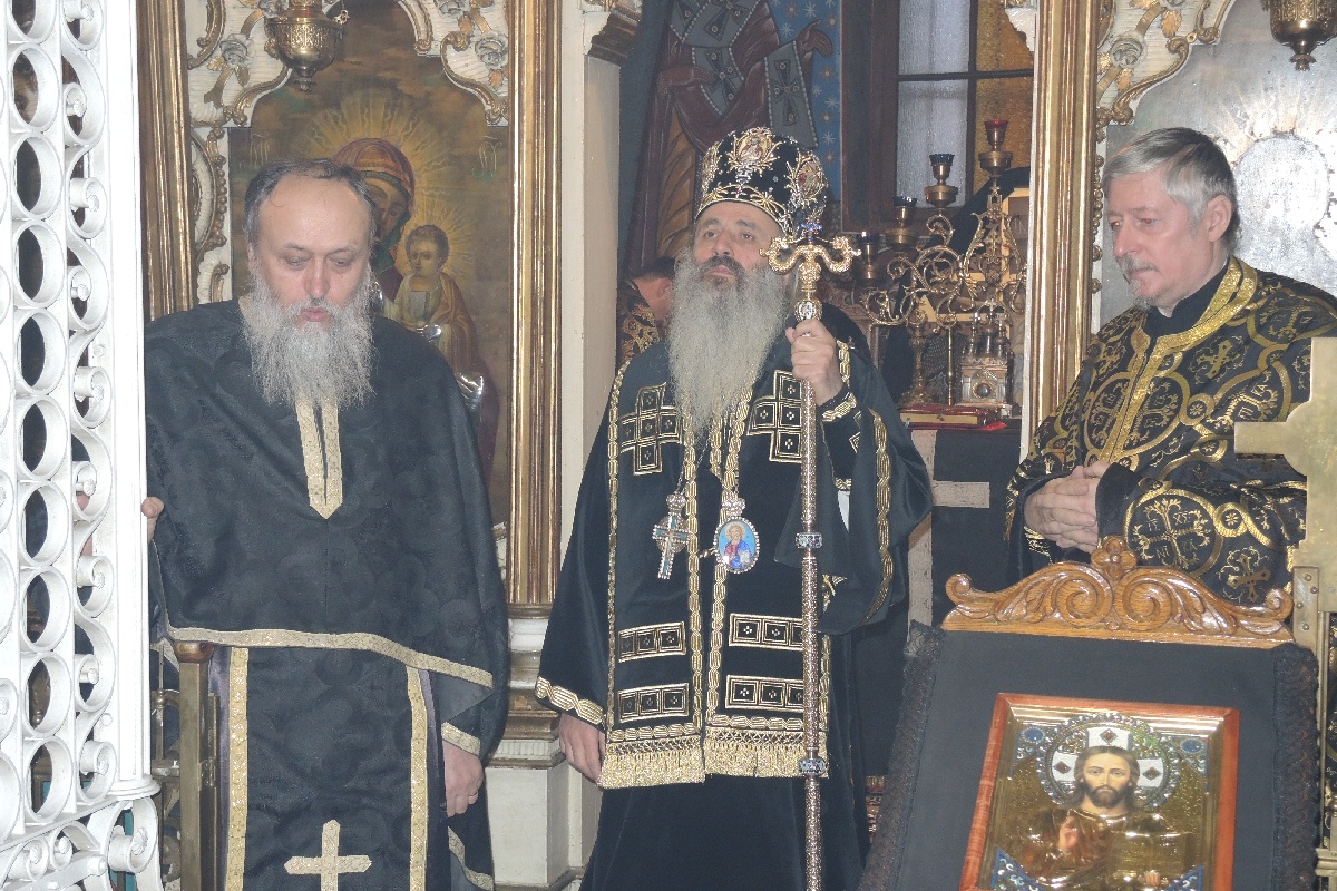 Liturghie arhierească la biserica unde a fost botezat Eminescu