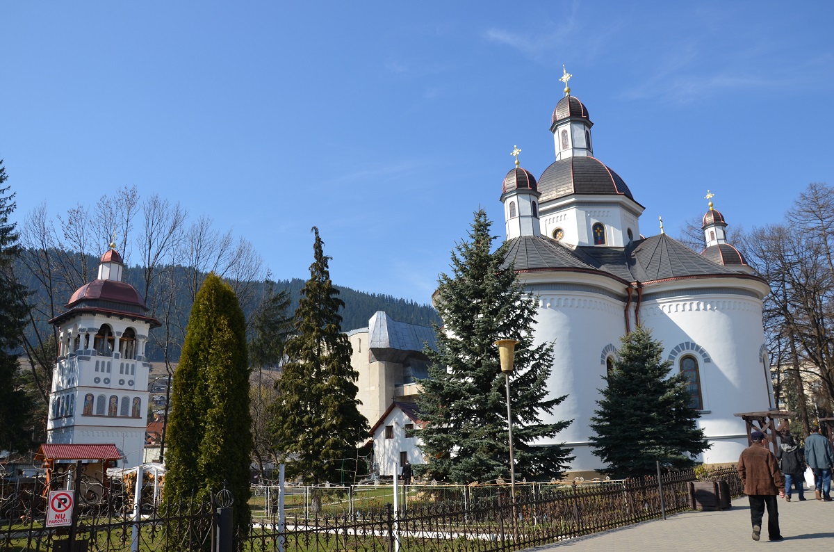 72 de elevi au dat răspunsurile liturgice la Biserica „Sfântul Nicolae“ din Câmpulung Moldovenesc