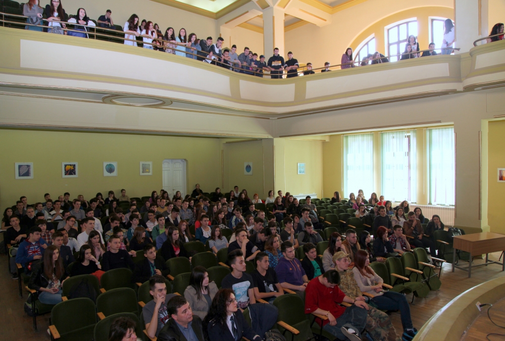 Modele şi antimodele pentru tinerii liceeni buzoieni