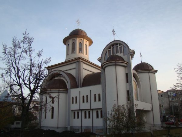 Catedrala episcopală „Înălţarea Domnului” din Slatina Şase ani de la înfiinţarea Episcopiei Slatinei  şi Romanaţilor
