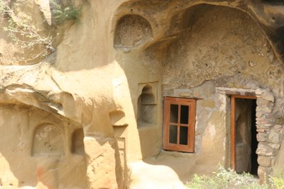 Să nu te mai încrezi în tine însuţi şi gândurilor tale!