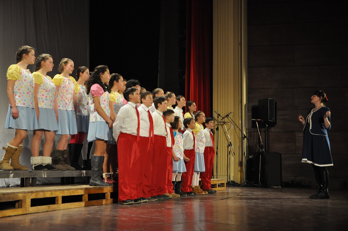 „Madrigalul“ a vestit primăvara la Iaşi, alături de copii