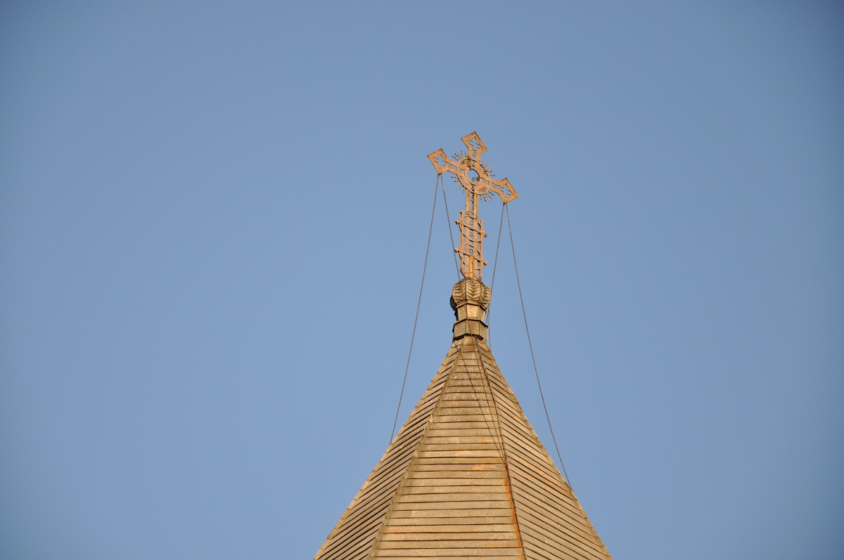 Sfinţirea crucilor Bisericii „Sfântul Ilie“ - Dărmăneşti II Sfinţirea crucilor Bisericii „Sfântul Ilie“ - Dărmăneşti II