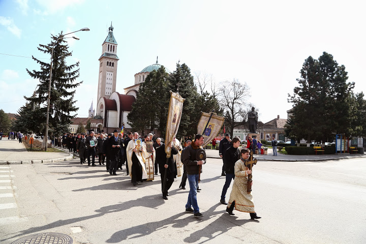 Procesiune cu icoane organizată pentru prima dată la Orăştie în Duminica Ortodoxiei (GALERIE FOTO)