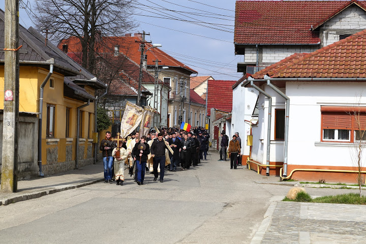Procesiune cu icoane organizată pentru prima dată la Orăştie în Duminica Ortodoxiei (GALERIE FOTO)
