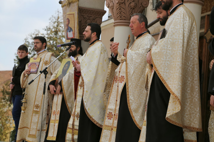 Procesiune cu icoane organizată pentru prima dată la Orăştie în Duminica Ortodoxiei (GALERIE FOTO)