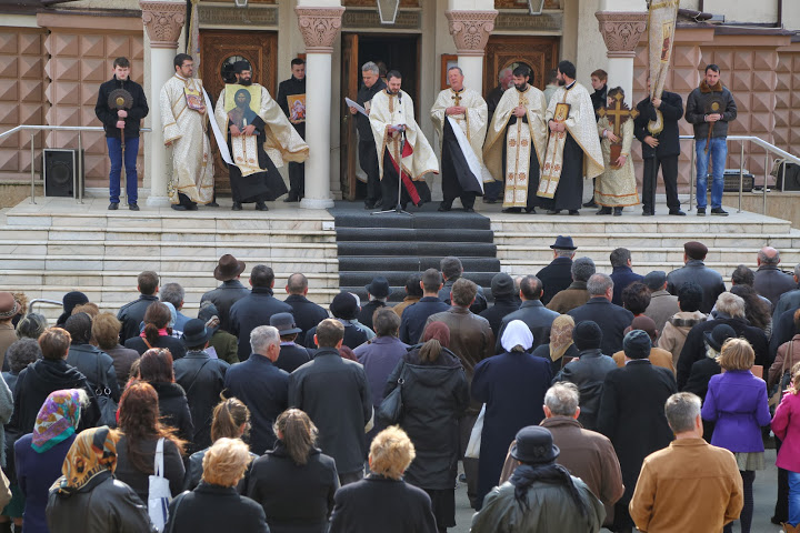 Procesiune cu icoane organizată pentru prima dată la Orăştie în Duminica Ortodoxiei (GALERIE FOTO)