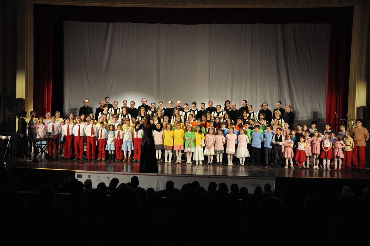 Spectacolul caritabil „Armonii de primăvară“, la Iaşi