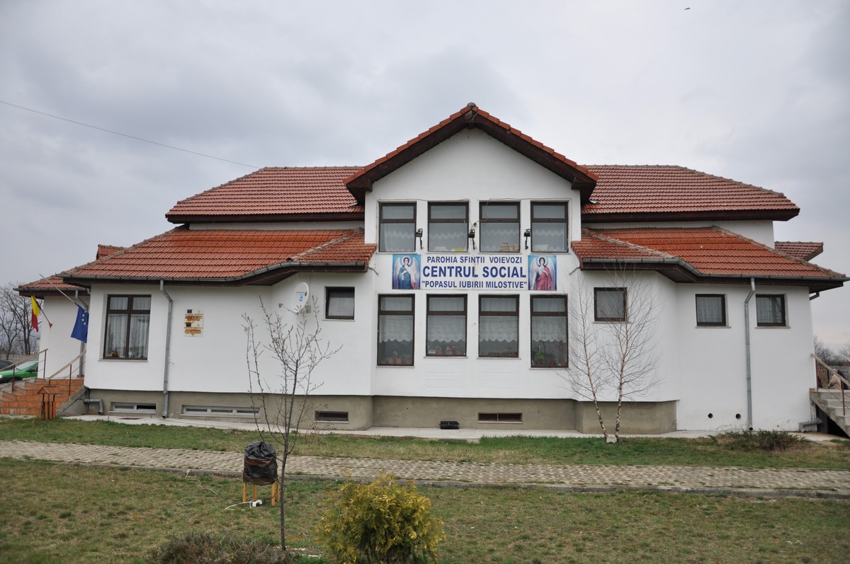 Sărbătoare la Centrul &quot;Popasul iubirii milostive&quot; din Săvinești
