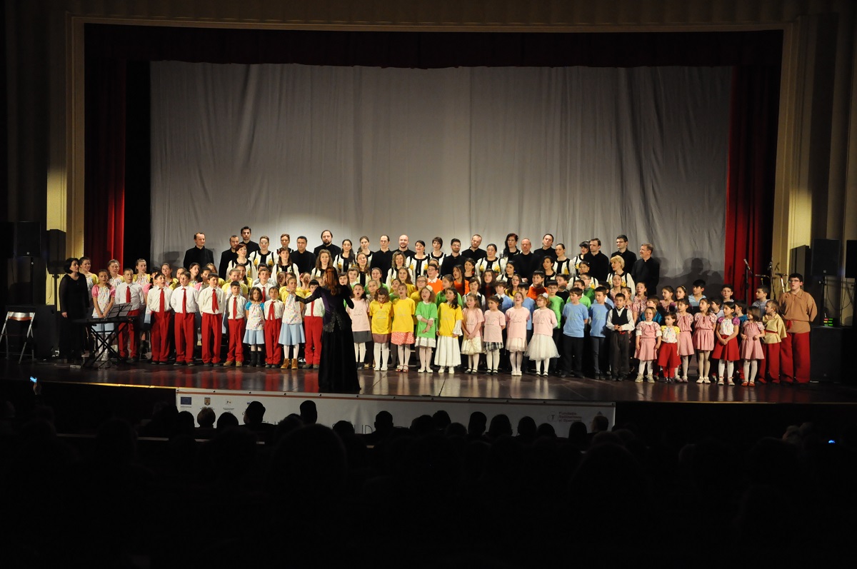 „Madrigalul“ a vestit primăvara la Iaşi, alături de copii