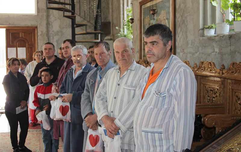 Acţiuni social-filantropice la Duminica Sfintei Cruci