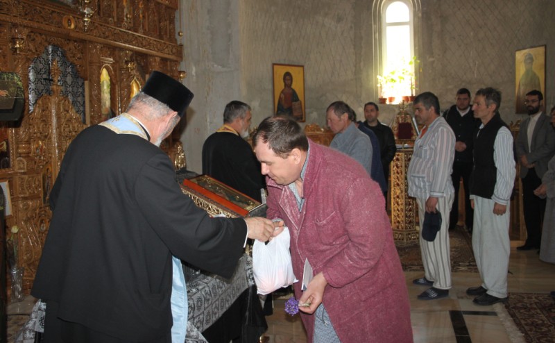 Acţiuni social-filantropice la Duminica Sfintei Cruci