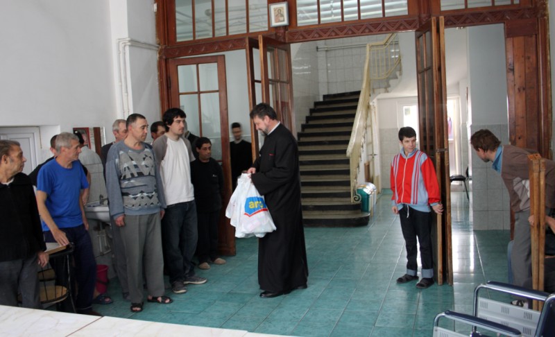 Acţiuni social-filantropice la Duminica Sfintei Cruci