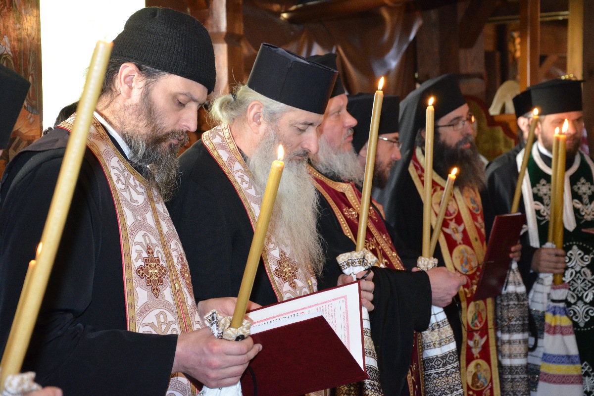 Părintele Zenovie Ghidescu a primit „sărutarea cea mai de pe urmă“