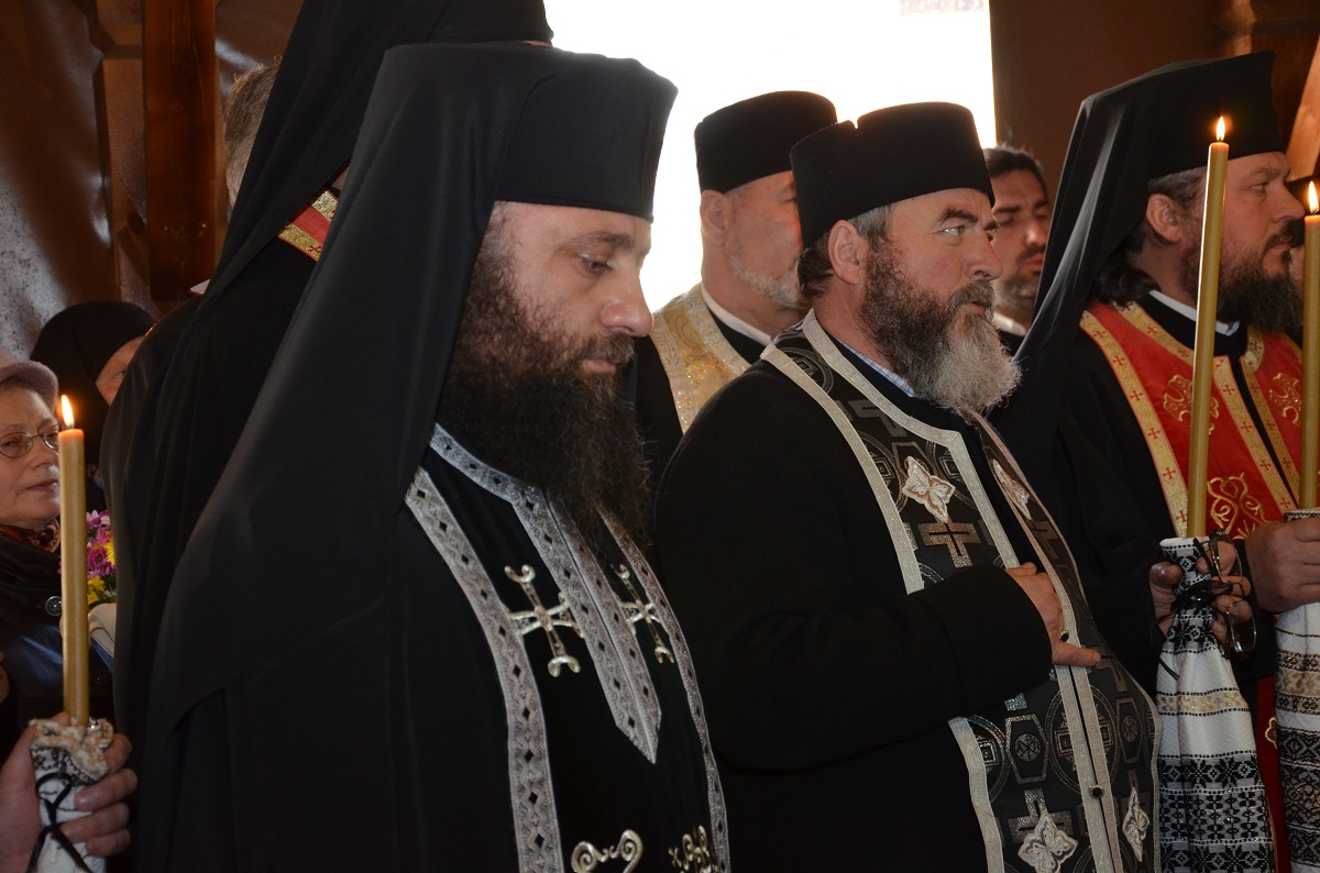 Părintele Zenovie Ghidescu a primit „sărutarea cea mai de pe urmă“