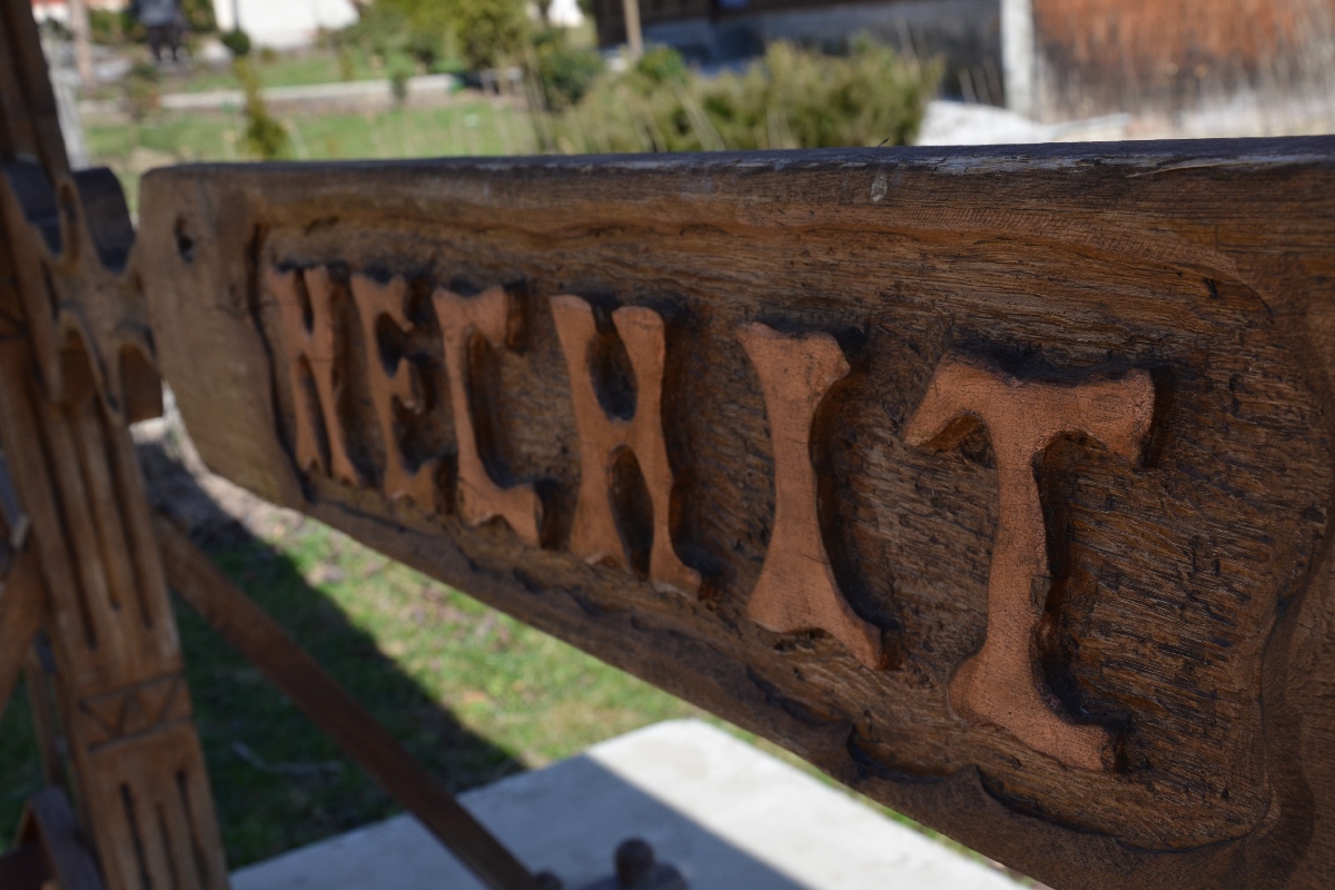 Părintele Zenovie Ghidescu a primit „sărutarea cea mai de pe urmă“