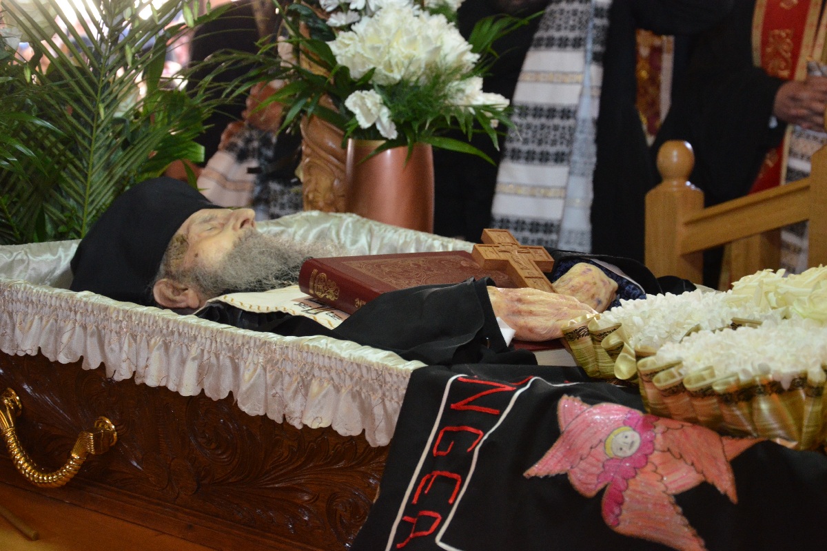 Părintele Zenovie Ghidescu a primit „sărutarea cea mai de pe urmă“