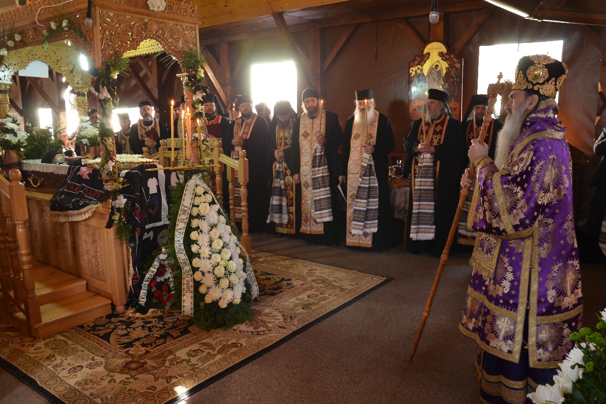 Părintele Zenovie Ghidescu a primit „sărutarea cea mai de pe urmă“