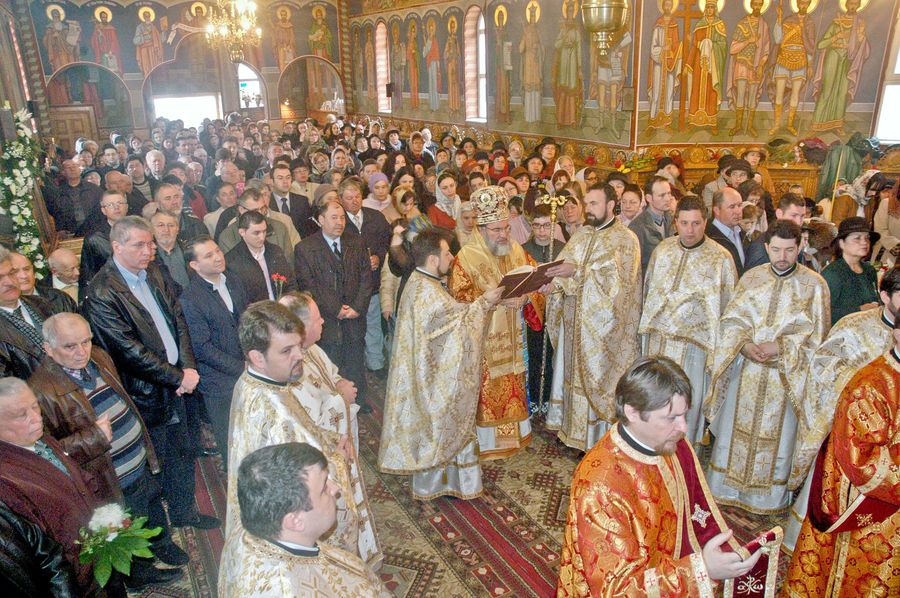 Liturghie arhierească la Biserica „Buna Vestire“ din Bacău