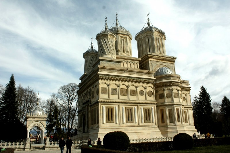 Liturghie Arhierească la Catedrala Arhiepiscopală din Curtea de Argeş