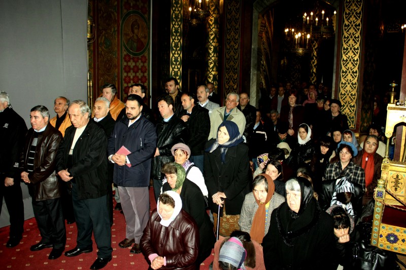 Liturghie Arhierească la Catedrala Arhiepiscopală din Curtea de Argeş