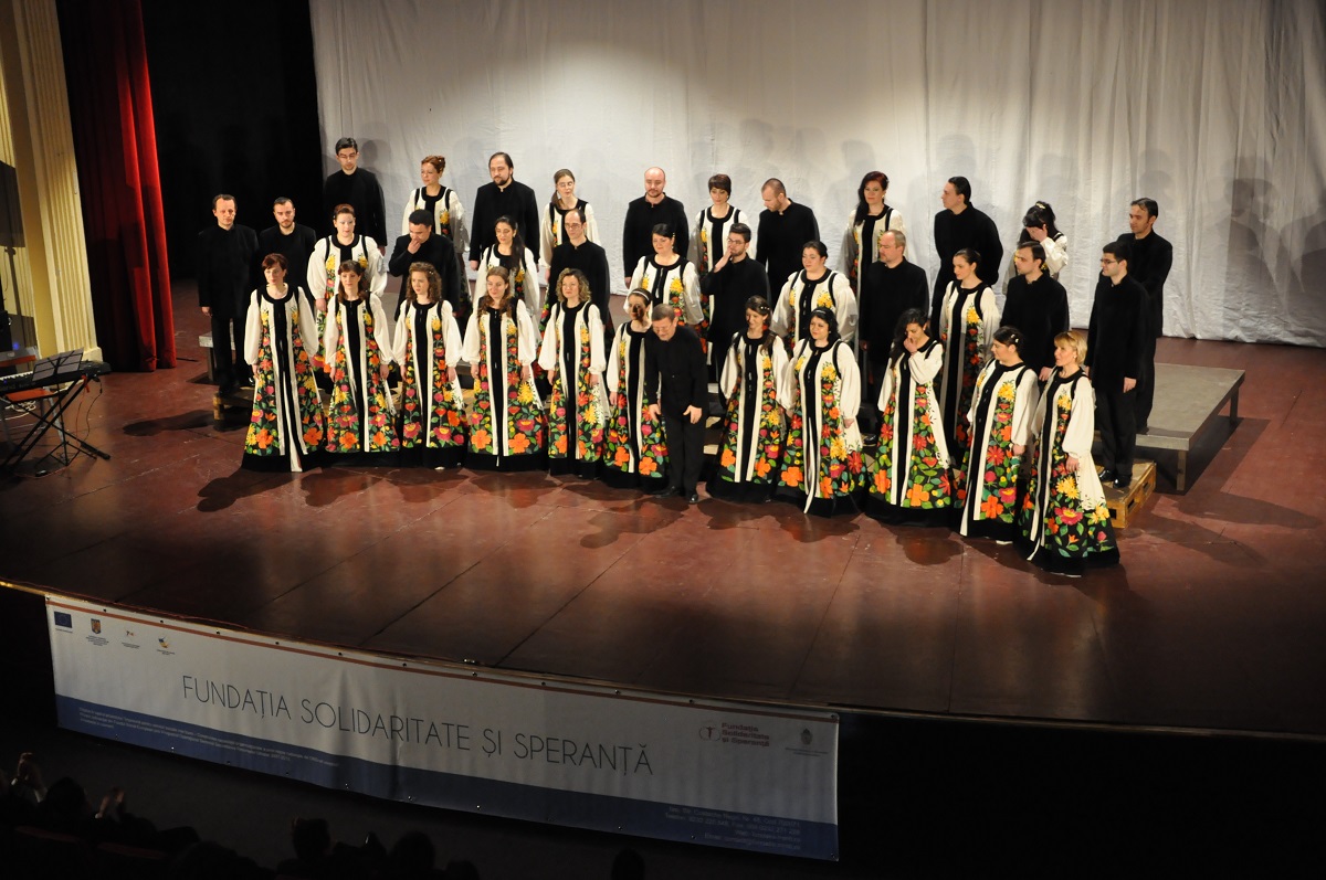 „Madrigalul“ a vestit primăvara la Iaşi, alături de copii