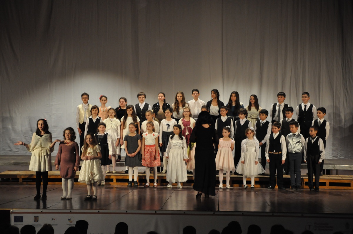 „Madrigalul“ a vestit primăvara la Iaşi, alături de copii