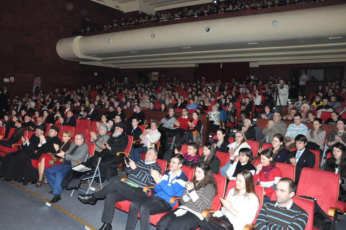 „Madrigalul“ a vestit primăvara la Iaşi, alături de copii