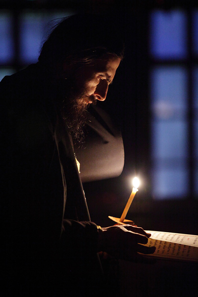 În tot locul şi în toată vremea suntem datori să ne rugăm!