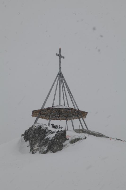 IPS Laurenţiu a sfinţit crucea de la Bâlea-Lac