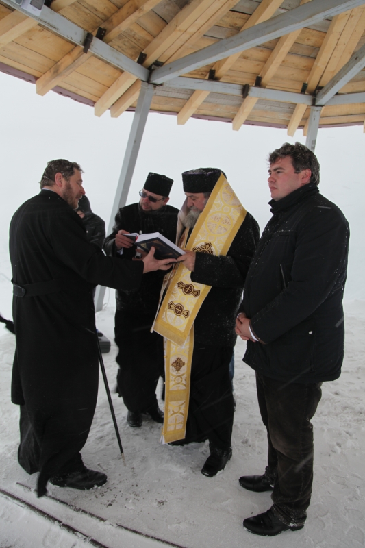 IPS Laurenţiu a sfinţit crucea de la Bâlea-Lac