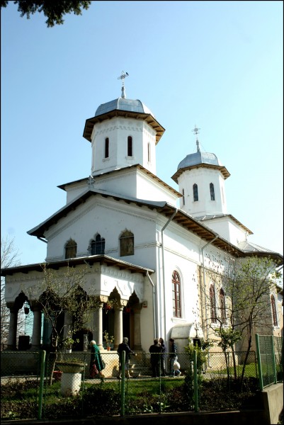 Liturghie arhierească la cea mai veche construcţie bisericească din Pitești