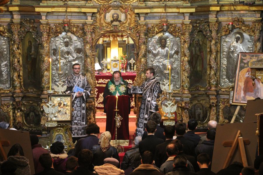 Slujba Canonului cel Mare, la catedrala din Roman