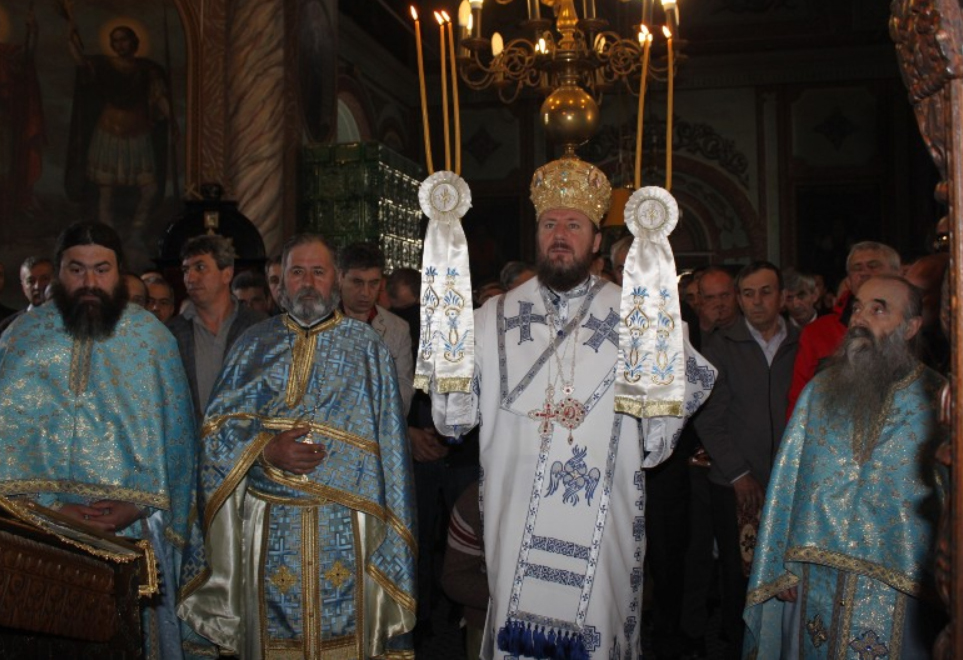 Slujbă arhierească la Mănăstirea Frăsinei