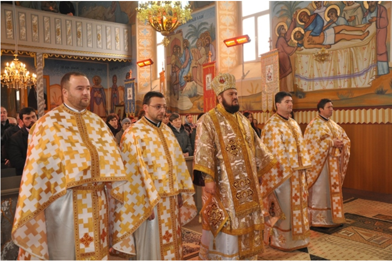 Liturghie arhierească la parohia Câmpia