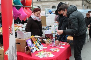 Expoziţie de mărţişoare realizate de beneficiarii “Vasiliada”: Un demers pentru sprijinirea celor în nevoie