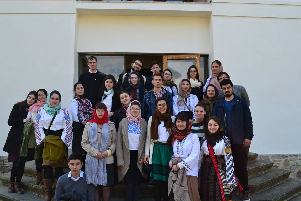 „Pe-un picior de plai/Pe-o gură de Rai”