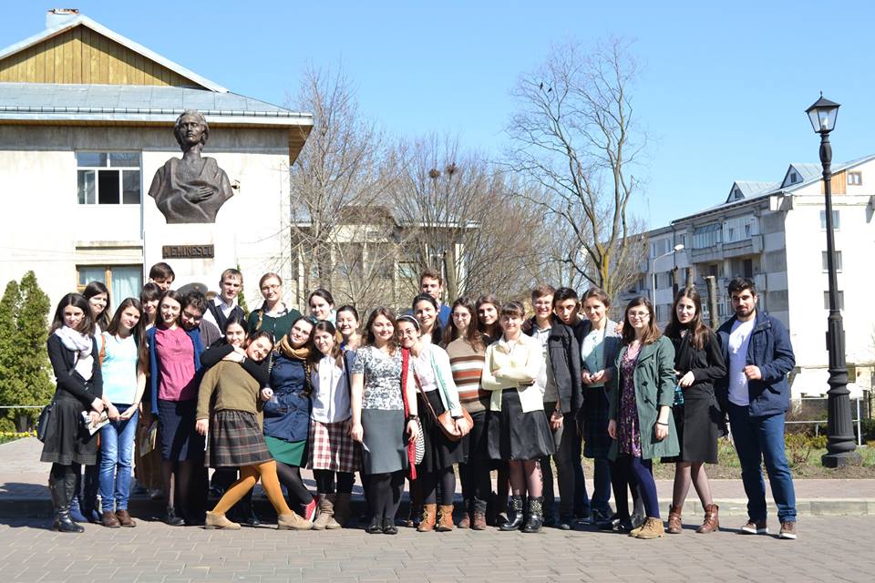 „Pe-un picior de plai/Pe-o gură de Rai”