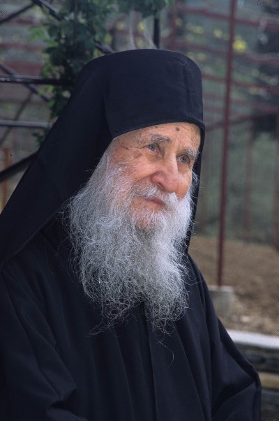 Obicei are mândria diavolului, să cadă prin smerenia poruncii lui Hristos