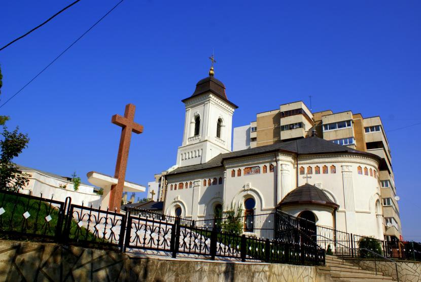 Daruri pentru nevoiaşii Parohiei „Sfântul Ioan“ din Bacău