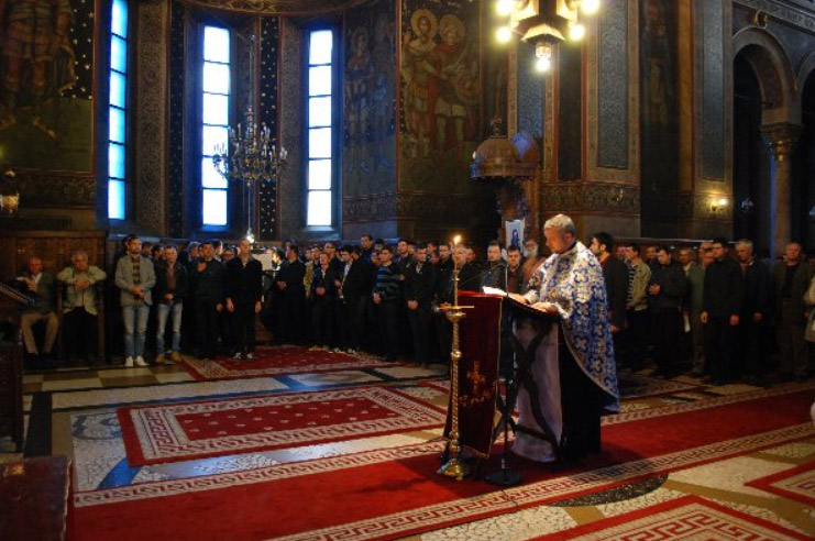 Seară de rugăciune în Biserica Maicii Domnului din Craiova Seară de rugăciune în Biserica Maicii Domnului din Craiova