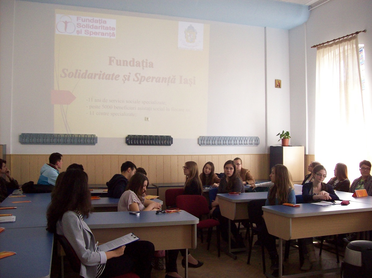 Voluntarii Colegiului „Costache Negruzzi“ s-au reunit într-un club