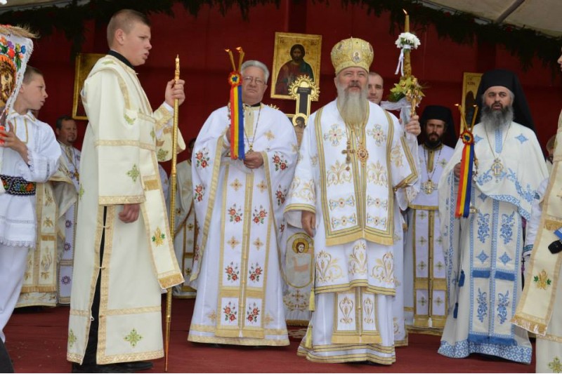 Hramul Mănăstirii „Izvorul Tămăduirii" din Țara Năsăudului Hramul Mănăstirii „Izvorul Tămăduirii" din Țara Năsăudului