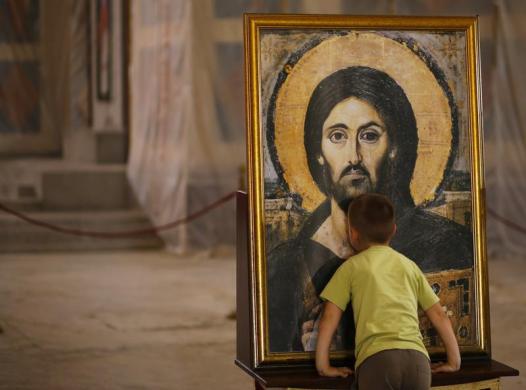 Esenţa rugăciunii este să te simţi la picioarele Domnului agăţat de poala Lui